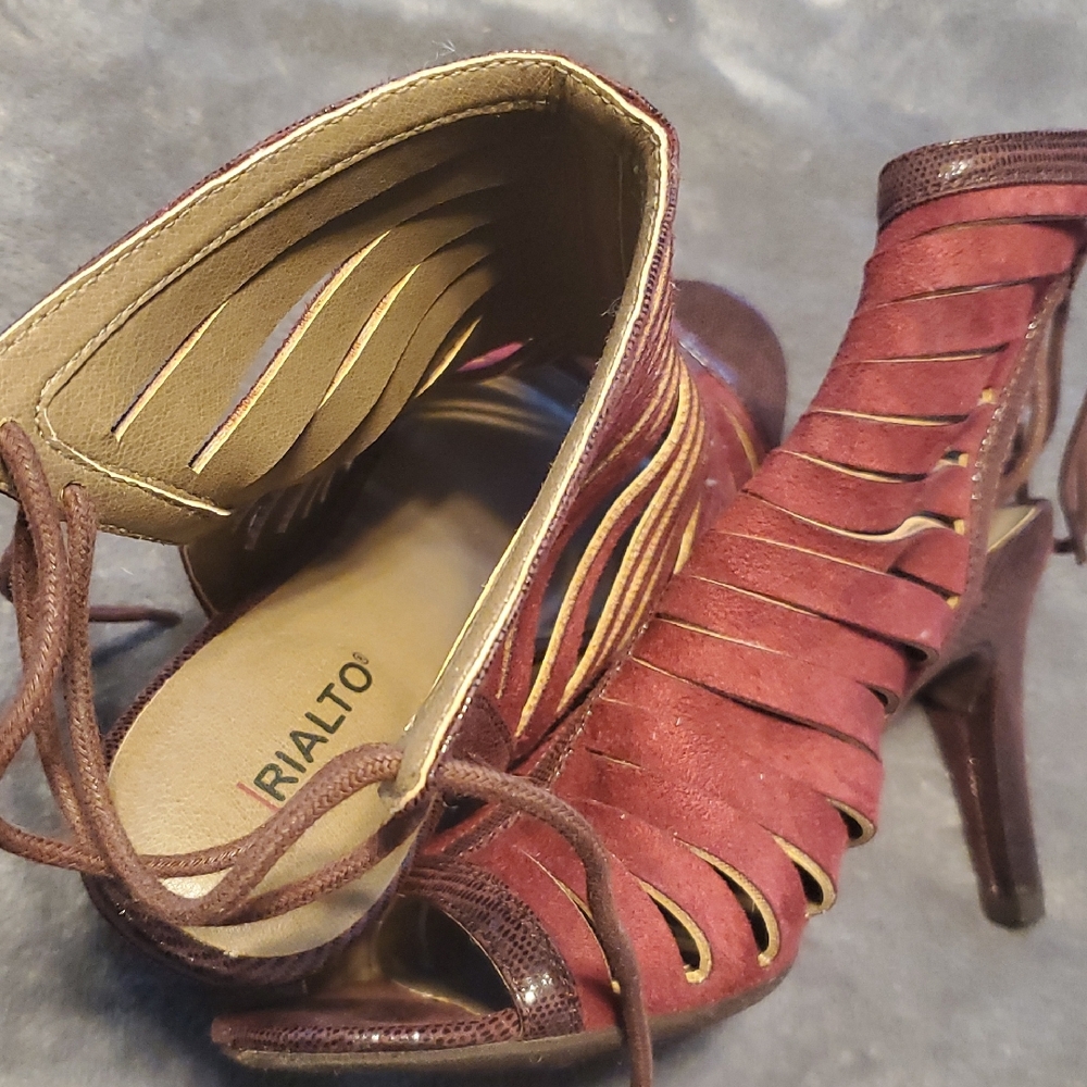 Rialto Women's Maroon Strappy Heels